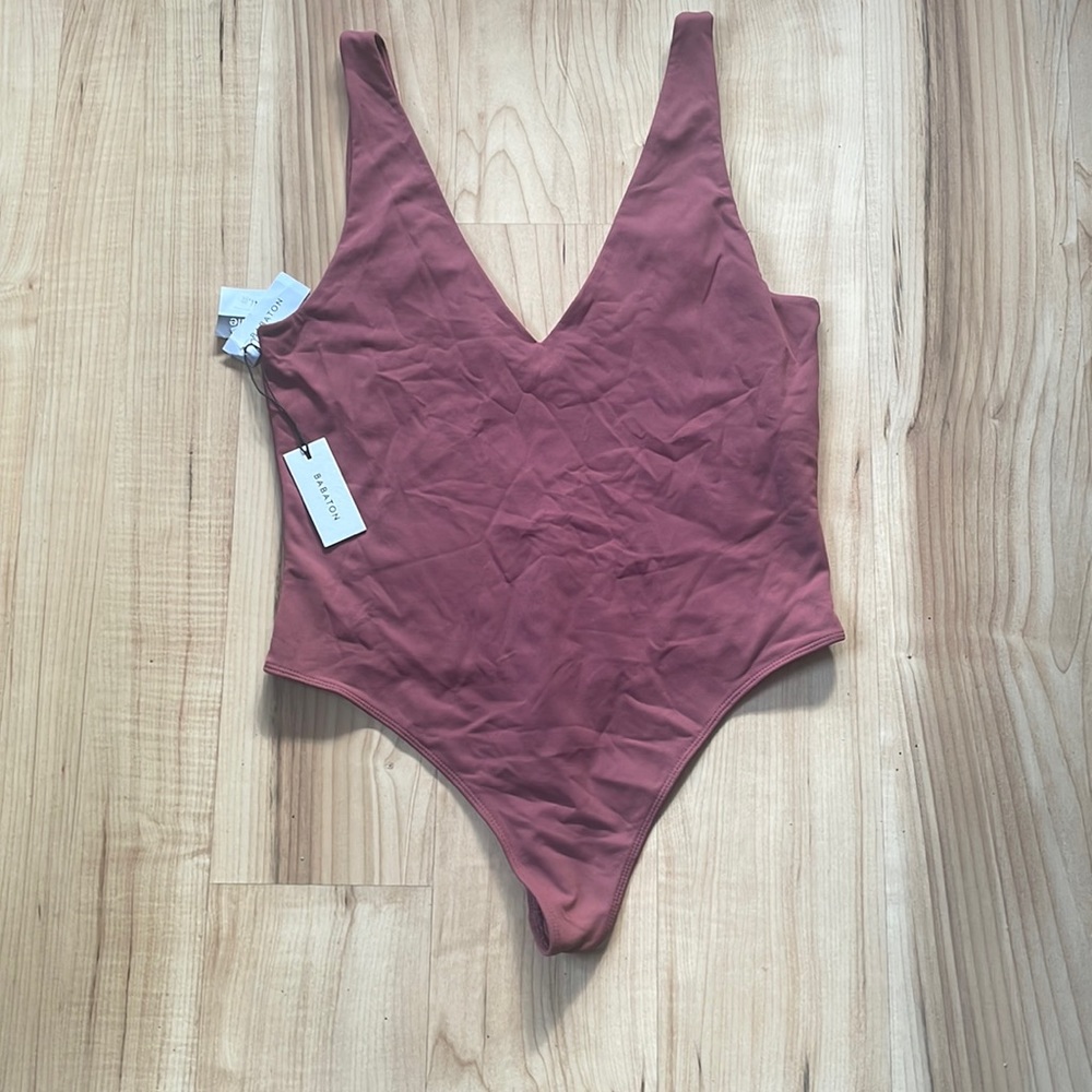✨NWT✨ Aritzia deep neck body suit